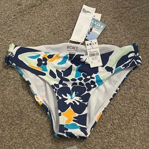 Adorable Roxy swim bottom size xs